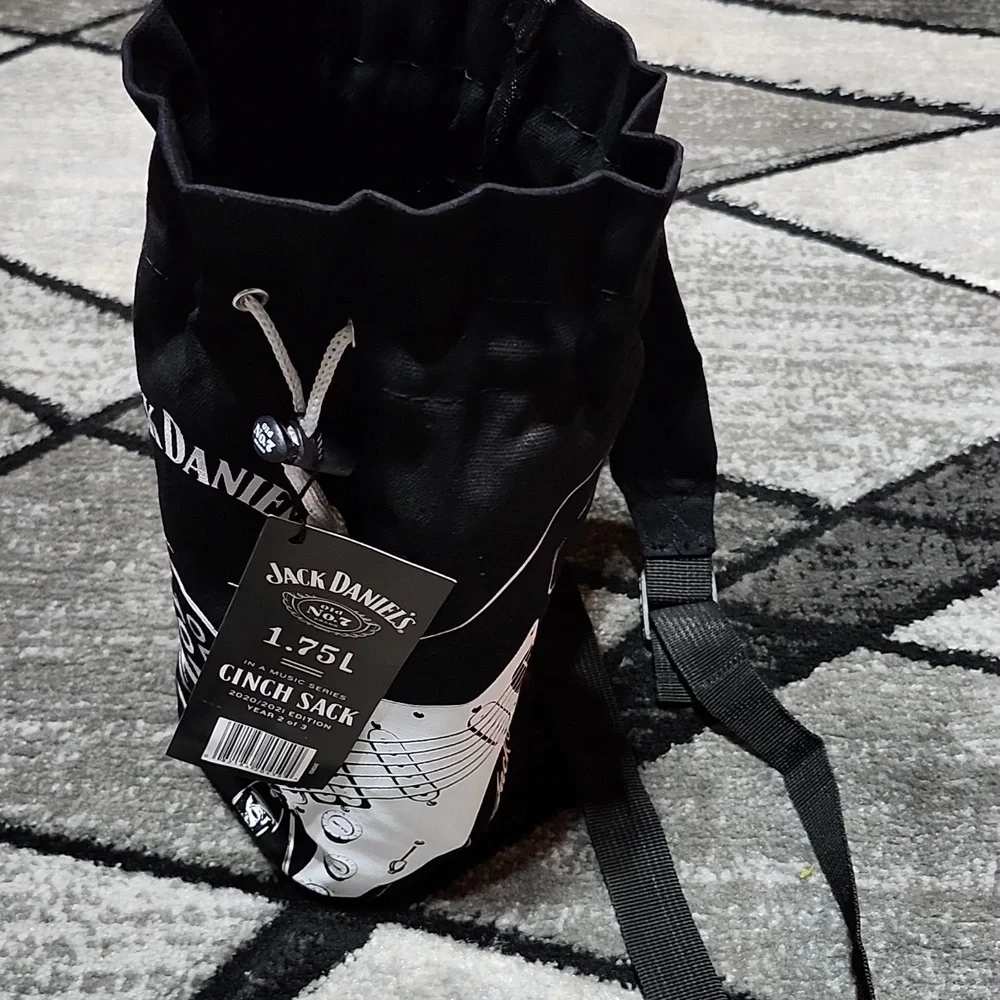 JACK DANIELS MUSIC SERIES GUITAR BLK SLING BOTTLE TRAVEL BAG 2020/21 EDITION